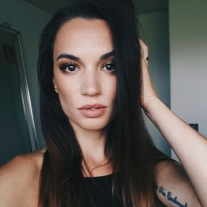 Meet your Posher, Hillary